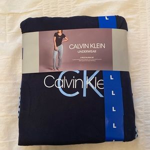 NWT Calvin Klein 2 Piece Pajama Set Size Lg